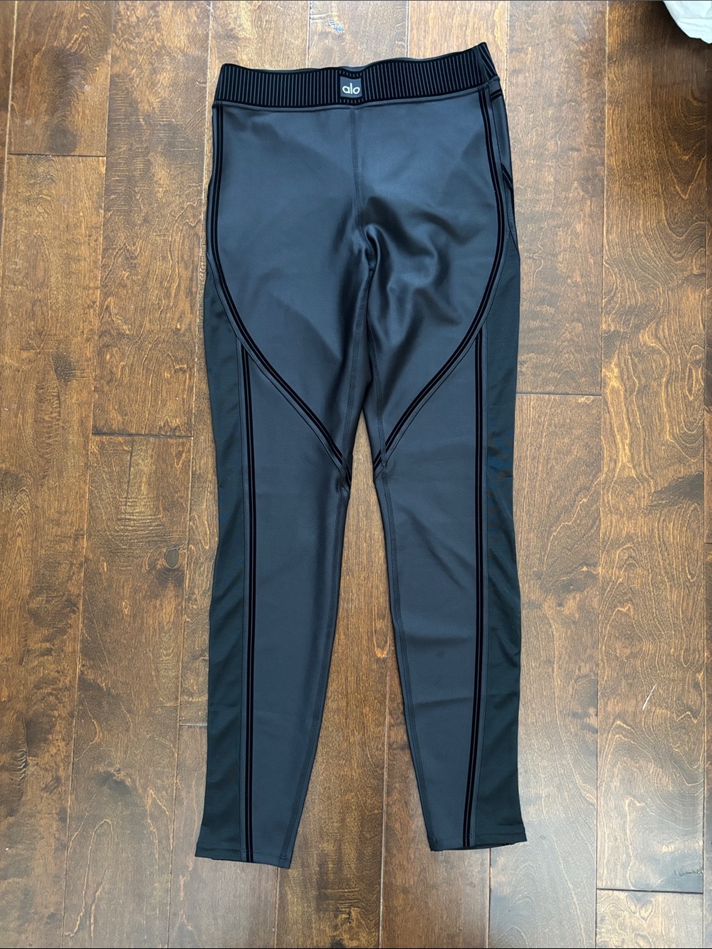ALO Yoga Women’s Black Leggings size Large